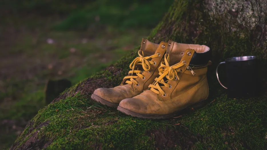 braune Wanderstiefel